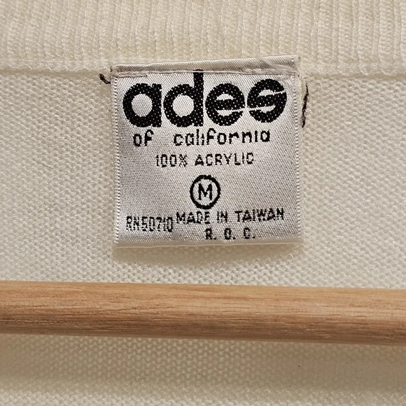 Cream V-Neck Sweater with Mouse Embroidery - Picture 6 of 11